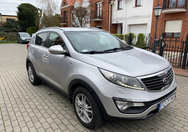 Kia Sportage cena 39800 przebieg: 230000, rok produkcji 2011 z Biecz małe 436